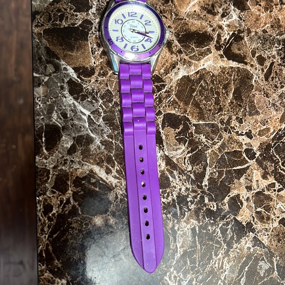 Purple watch - Picture 2 of 7